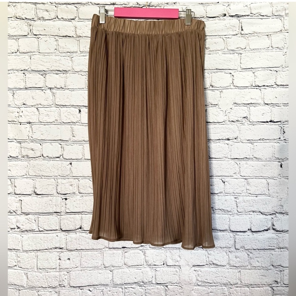 ROMY. Tan skirt. Size M